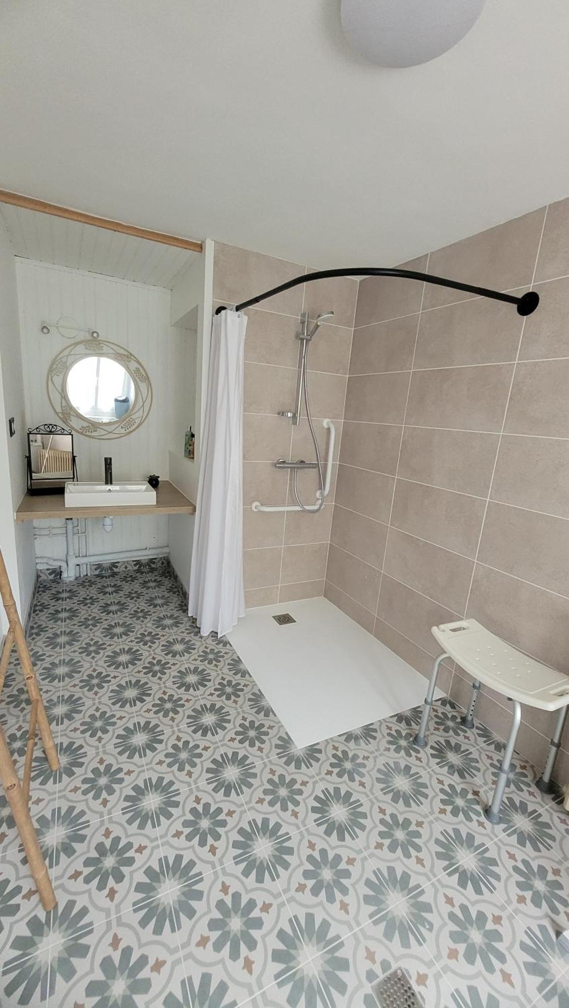 Le Truc En Plus, Accessibles Pmr, 45 M2 Mitoyen Dans Maison Avec Un Autre Appartement